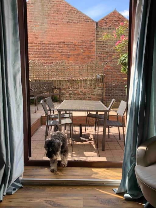 Award Winning Pet Friendly Paddock Cottage Whitby Esterno foto