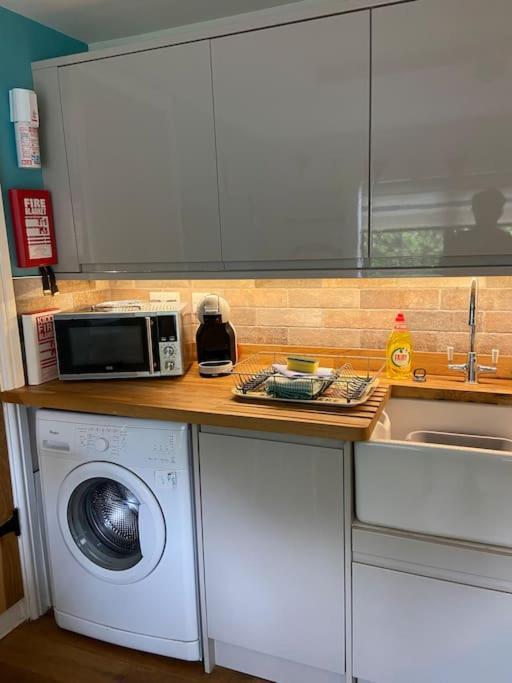Award Winning Pet Friendly Paddock Cottage Whitby Esterno foto