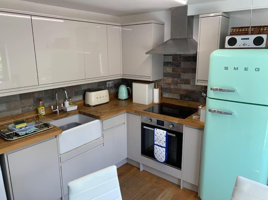 Award Winning Pet Friendly Paddock Cottage Whitby Esterno foto