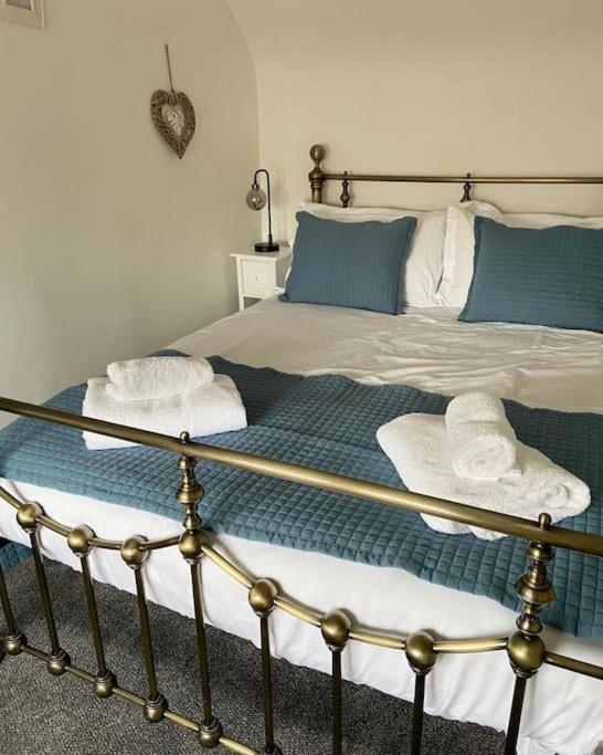 Award Winning Pet Friendly Paddock Cottage Whitby Esterno foto