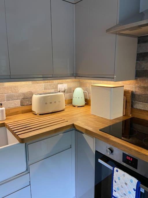 Award Winning Pet Friendly Paddock Cottage Whitby Esterno foto