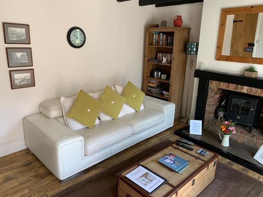Award Winning Pet Friendly Paddock Cottage Whitby Esterno foto